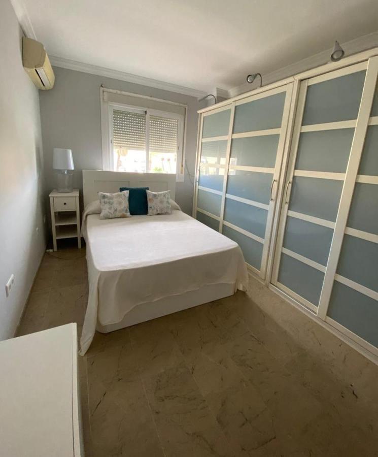 Apartamento Junto Al Puerto Deportivo De เอสเตโปนา ภายนอก รูปภาพ